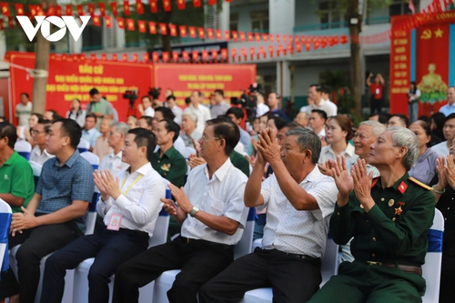 Nhiều cử tri tại Thành phố Hồ Chí Minh tham gia bầu cử từ sớm - ảnh 2