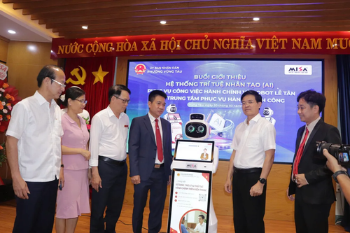 Phường Vũng Tàu dùng Robot AI hướng dẫn người dân làm thủ tục hành chính - ảnh 1