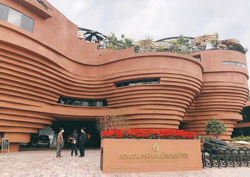 “Bat Trang Ancient Pottery” exhibition to celebrate International Museum Day - ảnh 1