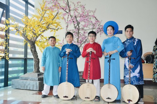 Dedicated artist empowers the visually impaired through Chau Van classes - ảnh 5