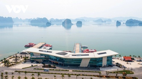 Quang Ninh launches tours on Bai Tu Long Bay - ảnh 1