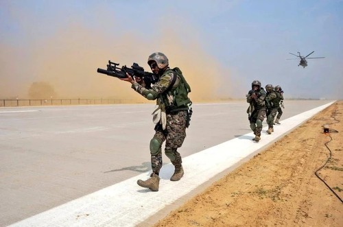 India orders civil defense drills in preparation for potential clash with Pakistan - ảnh 1