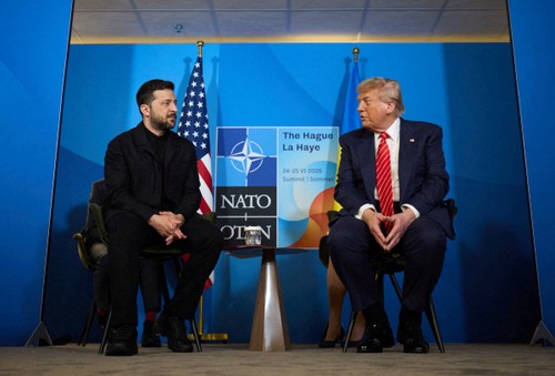 US, Ukraine leaders hold phone talk to promote defense cooperation - ảnh 1