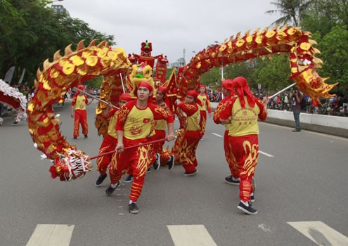 งานเทศกาลแห่งศิลปะวัฒนธรรมบนถนนในงานเฟสทีเวิลเว้2012 - ảnh 1