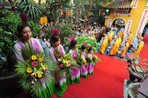 ภาพในมหาพิธีวันวิสาขบูชาพุทธศักราช๒๕๕๖ที่วัด Quán Sứ - ảnh 5