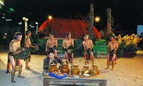 เปิดงานมหกรรมการร้องเพลงพื้นเมืองเวียดนามเขตที่ราบสูงTây Nguyên  - ảnh 1