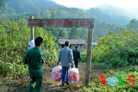 โครงการ "ความอบอุ่นในเขตชายแดน"ของวีโอวี๕ - ảnh 13