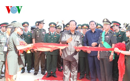 พิธีเปิดเขตอนุสรณ์สถานทหารกัมพูชา-เวียดนามที่พลีชีพ ณ จังหวัดสตึงแตรง - ảnh 1