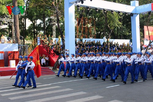 งานซ้อมใหญ่พิธีฉลองครบรอบ๔๐ปีวันปลดปล่อยภาคใต้และรวมประเทศเป็นเอกภาพที่นครโฮจิมินห์ - ảnh 14