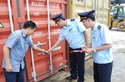 การตรวจสอบผ่านแดนแบบเบ็ดเสร็จ ณ จุดเดียว-รูปแบบความร่วมมือด้านเศรษฐกิจระหว่างเวียดนามกับลาว - ảnh 2