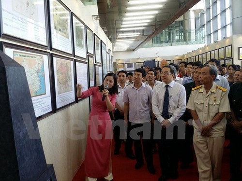 งานนิทรรศการแผนที่และเอกสาร“เจื่องซาและหว่างซาของเวียดนาม-หลักฐานทางประวัติศาสตร์และนิตินัย” - ảnh 1