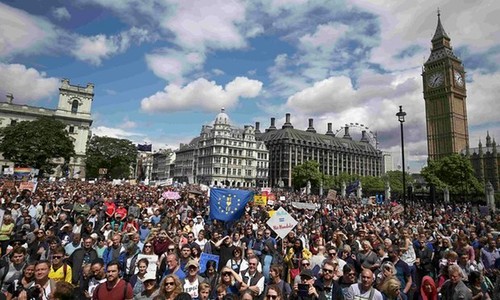 เกิดการชุมนุมคัดค้านBrexit ในทั่วประเทศอังกฤษ - ảnh 1