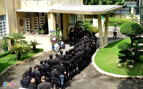 พิธีไว้อาลัยพระบาทสมเด็จพระเจ้าอยู่หัวภูมิพลอดุลยเดชในกรุงฮานอยและนครโฮจิมินห์ - ảnh 14