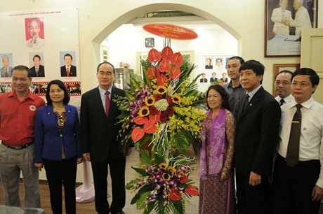 ประธานแนวร่วมปิตุภูมิเวียดนามเดินทางไปเยือนและอวยพรสภากาชาดเวียดนาม - ảnh 1