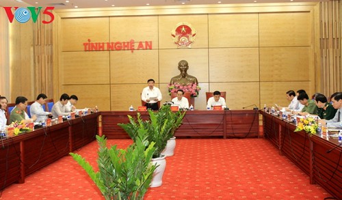 ประธานประเทศเวียดนามประชุมกับผู้บริหารจังหวัดเหงะอาน - ảnh 1