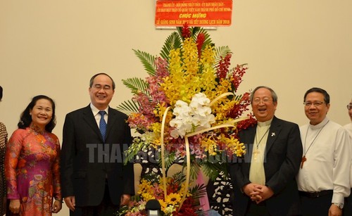 เลขาธิการพรรคสาขานครโฮจิมินห์อวยพรชมรมชาวคริสต์ในโอกาสเทศกาลคริสต์มาส - ảnh 1