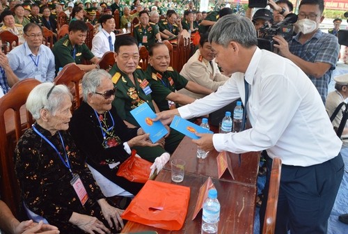 กิจกรรมต่างๆเพื่อรำลึกครบรอบ 75 ปีวันทหารทุพพลภาพและพลีชีพเพื่อชาติ - ảnh 1