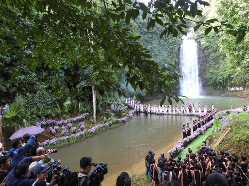 จังหวัดกอนตุมอนุรักษ์วัฒนธรรมของชนกลุ่มน้อย - ảnh 2