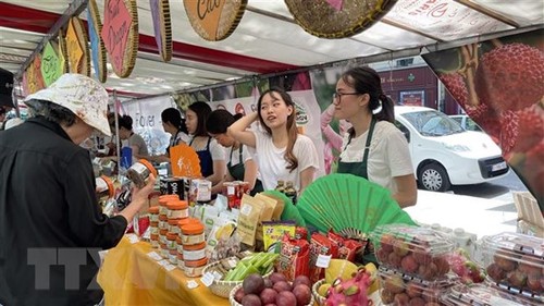 ประชาสัมพันธ์อาหารและวัฒนธรรมเวียดนามในงานเดือนประชาคมผู้ใช้ภาษาฝรั่งเศสในประเทศมาเลเซีย - ảnh 1