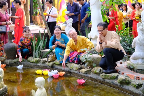 งานเทศกาลลอยกระทง ” ร่วมส่งเสริมวัฒนธรรมไทย”  - ảnh 8