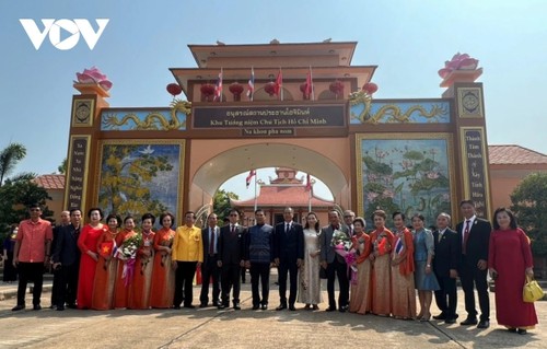 อนุสรณ์สถานประธานโฮจิมินห์ในจังหวัดนครพนมเป็นสะพานเชื่อมความสัมพันธ์มิตรภาพไทย-เวียดนาม - ảnh 1