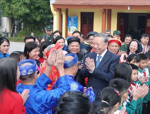 เลขาธิการใหญ่พรรค โตเลิม จุดธูปเพื่อรำลึกถึงวีรชนและผู้ที่บำเพ็ญประโยชน์ต่อชาติบ้านเมือง - ảnh 1