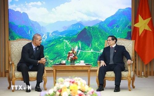 นายกรัฐมนตรี ฝ่ามมิงชิ้ง ให้การต้อนรับผู้อำนวยการใหญ่บริษัท Friboi ของบราซิล - ảnh 1