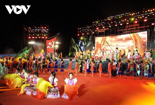 จังหวัดกอนตุมรำลึกครบรอบ 50 ปีวันปลดปล่อย - ảnh 1