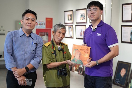 คณะสื่อไทยรายงานข่าวเกี่ยวกับภาพลักษณ์ด้านอุตสาหกรรม ประวัติศาสตร์ และสังคมเวียดนาม  - ảnh 3