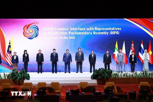 รัฐสภาอาเซียนให้คำมั่นที่จะส่งเสริมสันติภาพและความร่วมมือผ่านการสนทนา - ảnh 1
