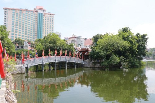 Cau Nhi temple worships little dog - ảnh 1