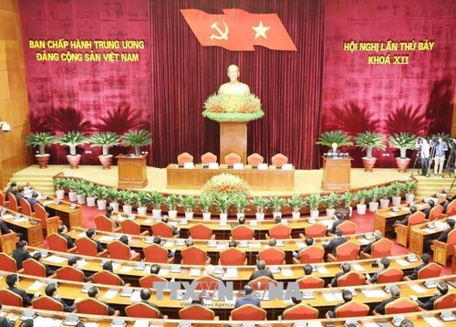 Party’s 7th plenum creates new momentum for growth - ảnh 1