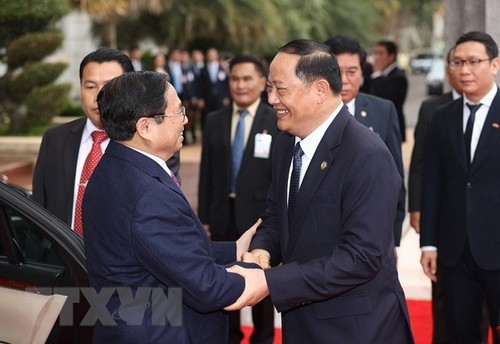 Prime Minister starts official visit to Laos - ảnh 1