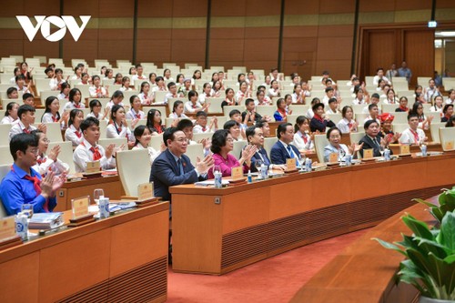 Top legislator attends first "Children's National Assembly" mock session - ảnh 1