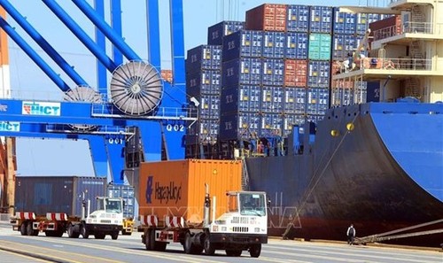 Standard Chartered maintains robust 2024 GDP growth forecast of 6.7% for Vietnam - ảnh 1