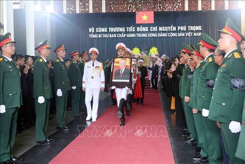 Memorial service, burial ceremony for Party General Secretary Nguyen Phu Trong held  - ảnh 4