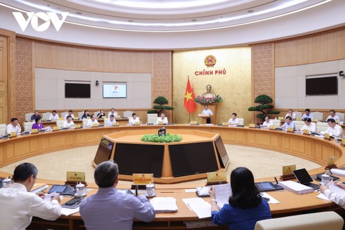 PM Pham Minh Chinh chairs August government meeting - ảnh 2