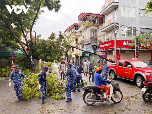 Vietnam mobilizes resources to recover from typhoon Yagi - ảnh 2