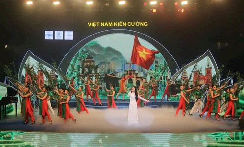 "Vietnam Resilient" charity program raises 120,000 USD for flood victims - ảnh 1