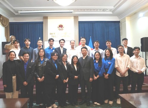 Minister urges Vietnamese students in Russia to contribute to IT development at home - ảnh 1