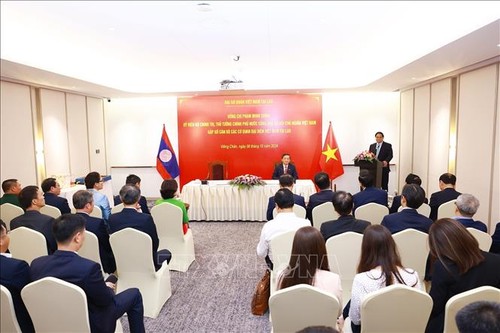 PM works with Vietnamese representative agencies in Laos - ảnh 1