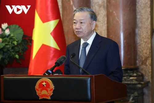 Ceremony held to hand over work of State President - ảnh 2