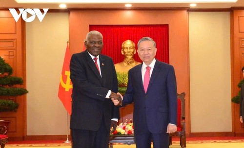 Vietnam attaches importance to strengthening relations with Cuba - ảnh 1