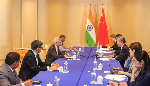 India, China discuss easing border tensions - ảnh 1