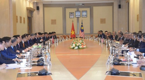 Vietnamese Party leader holds talks with Malaysian PM - ảnh 2