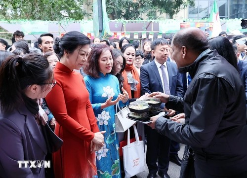 International Food Festival connects cultures, enhances collaboration - ảnh 2