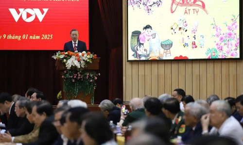 Party chief hosts former leaders, officials, outstanding intellectuals, artists - ảnh 2