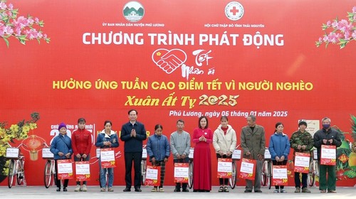 Volunteer activities spread warm Tet to everyone - ảnh 1