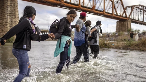 Over half a million immigrants ordered to leave the US - ảnh 1