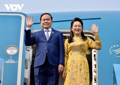 NA Chairman leaves Hanoi for attendance at IPU-150, visits to Uzbekistan, Armenia - ảnh 1
